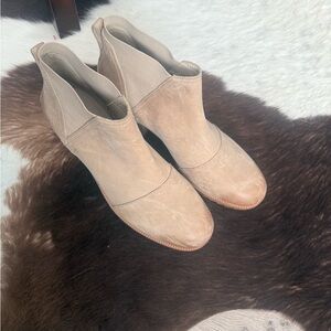 Sorel Women's Beige Ankle Booties